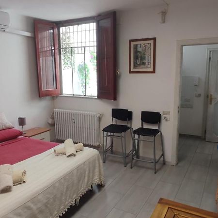Super Central Studio, No Noise, Near Seaside, Shops Bari Luaran gambar